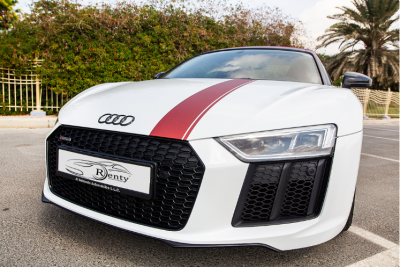  White Audi R8 V10 Spyder Photo 2