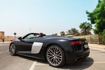  Black Audi R8 V10 Spyder Photo 2