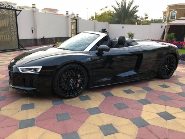  Black Audi R8 Spider Photo 2