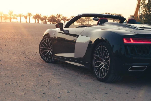  Black Audi R8 Spider Photo 4