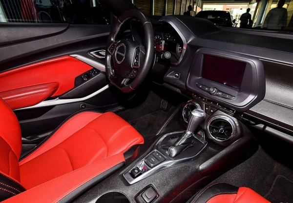  Black Chevrolet Camaro Photo 3