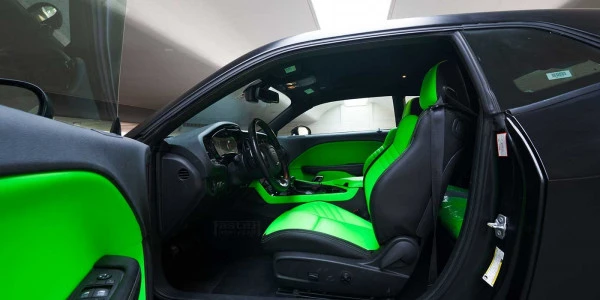  Black Dodge Challenger Photo 4