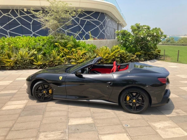 Black Ferrari Portofino Rosso Photo 2
