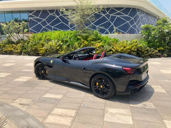  Black Ferrari Portofino Rosso Photo 3