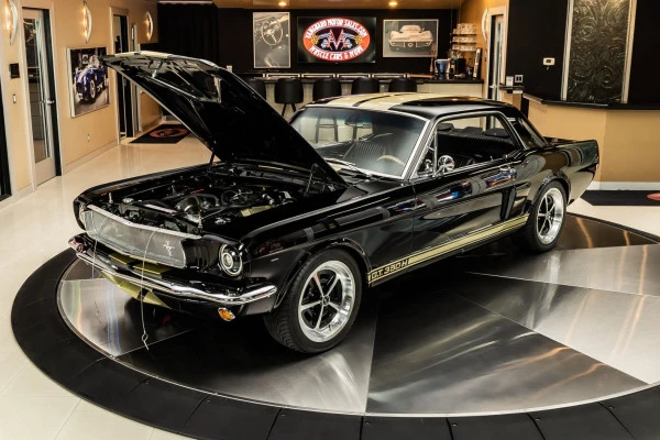  Black Ford Mustang Photo 3