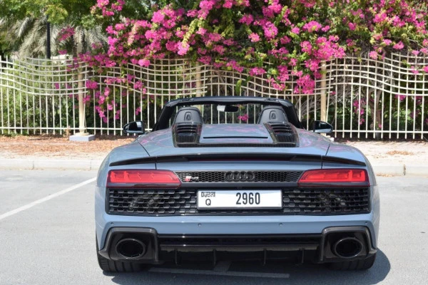  Dark Grey Audi R8 Spyder Photo 4