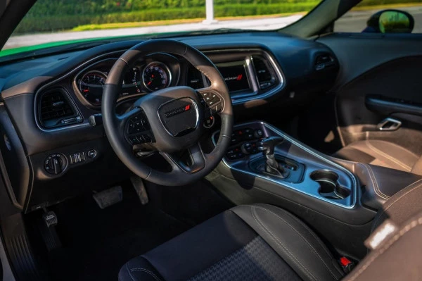  Green Dodge Challenger Photo 10