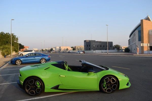  Green Lamborghini Huracan Spider Photo 3