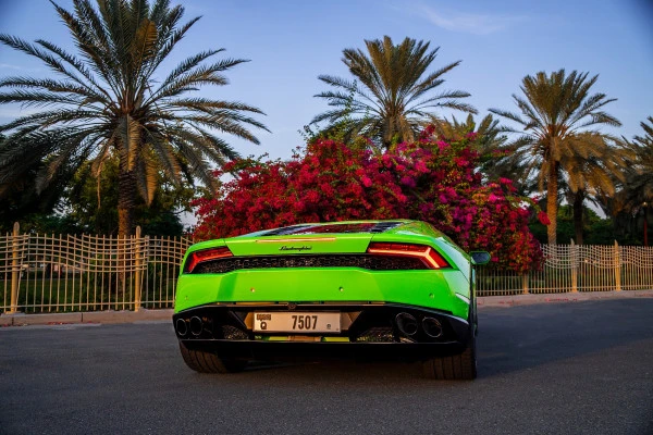 Green Lamborghini Huracan Photo 2