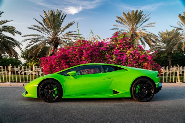 Green Lamborghini Huracan Photo 3