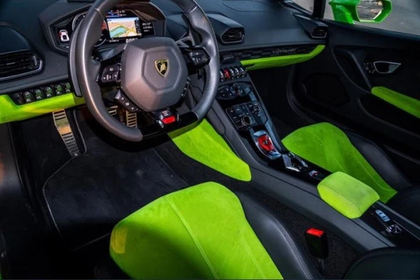 Green Lamborghini Huracan Photo 2