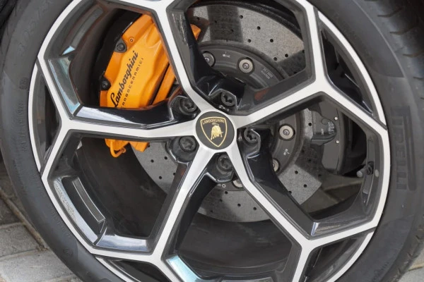  Orange Lamborghini Huracan Evo Photo 4