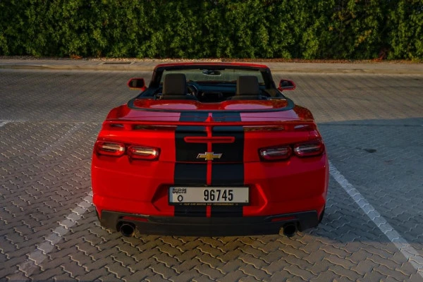  Red Chevrolet Camaro Cabrio Photo 2