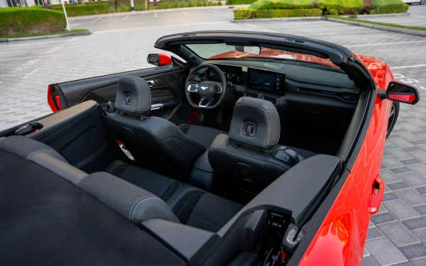  Red Ford Mustang cabrio Photo 8