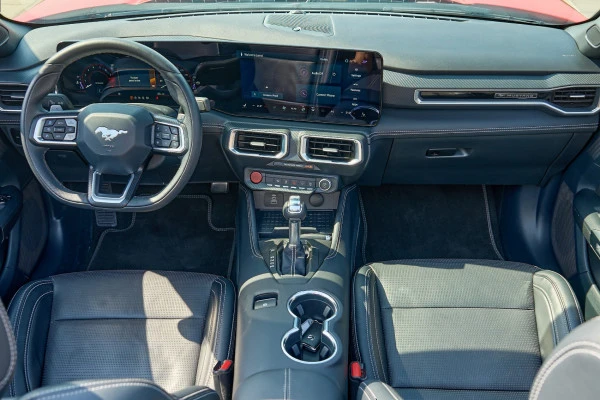  Red Ford Mustang V8 5.0L cabrio Photo 6