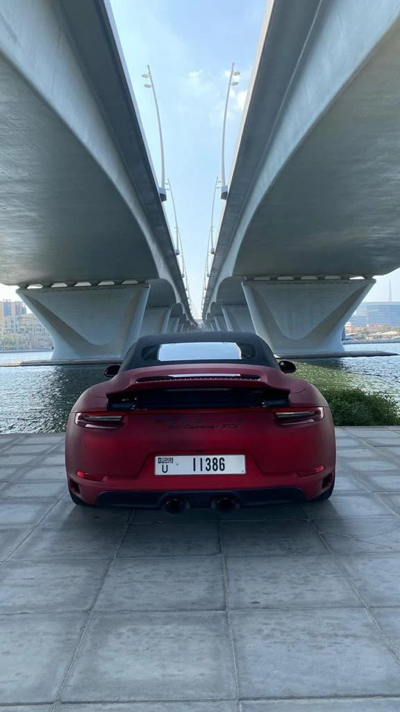  Red Porsche 911 Carrera GTS cabrio Photo 3