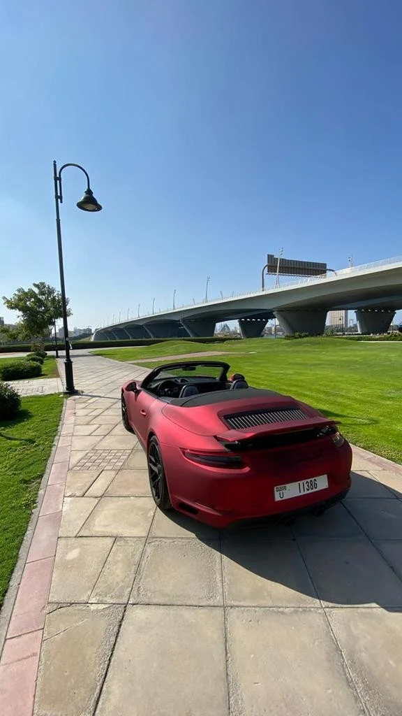  Red Porsche 911 Carrera GTS cabrio Photo 5