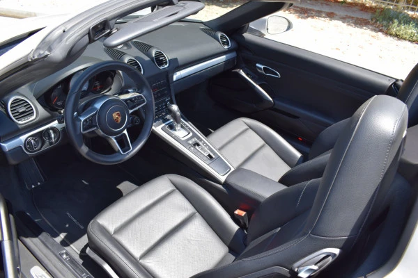  white Gray Porsche Boxster Photo 3