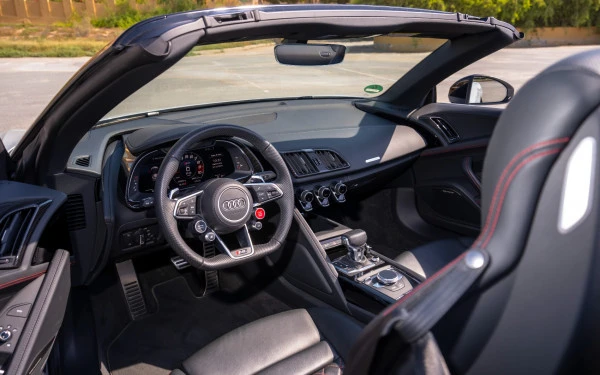  White Audi R8 Spyder Photo 7