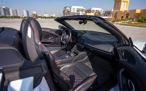  White Audi R8 Spyder Photo 8