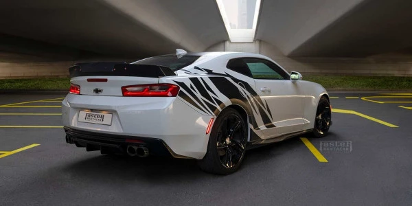  White Chevrolet Camaro Photo 2