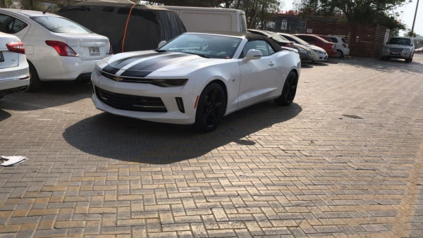  White Chevrolet Camaro Photo 2