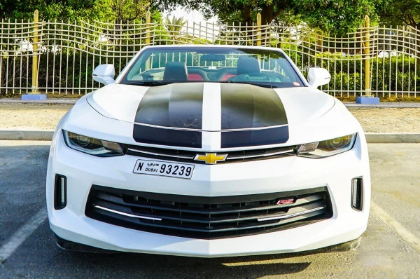  White Chevrolet Camaro Photo 13