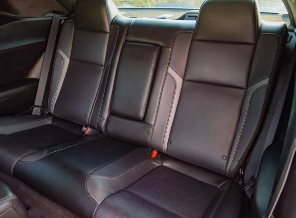  White Dodge Challenger Photo 3