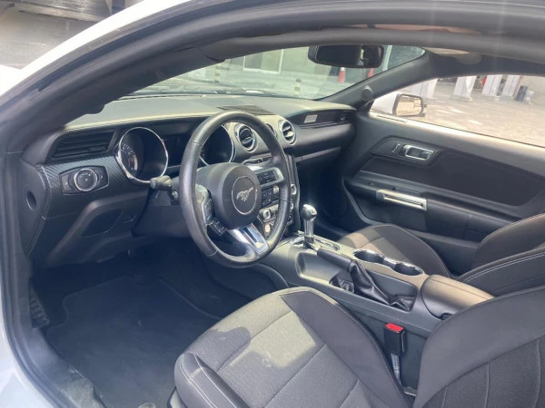  White Ford Mustang Coupe Photo 3