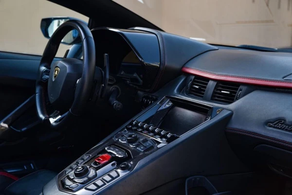  White Lamborghini Aventador S Roadster Photo 6