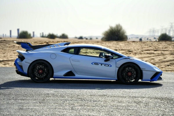  White Lamborghini Huracan STO Photo 3
