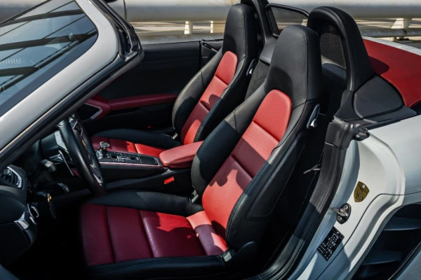  White Porsche Boxster 718 Photo 5