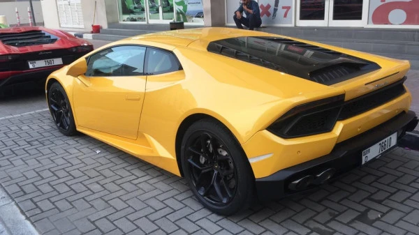  Yellow Lamborghini Huracan Photo 2
