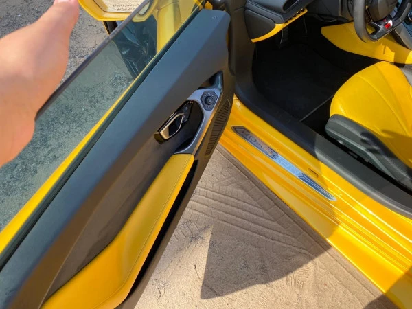  Yellow Lamborghini Huracan Photo 4