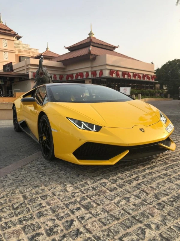  Yellow Lamborghini Huracan Photo 3