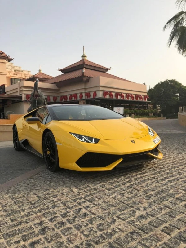  Yellow Lamborghini Huracan Photo 4
